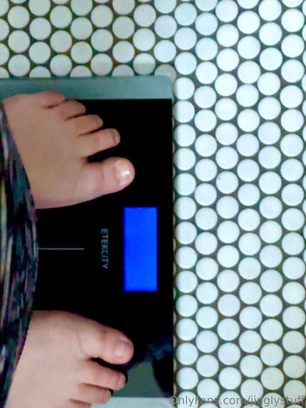 i finally broke my scale 😅 not sure exactly what happened bu..