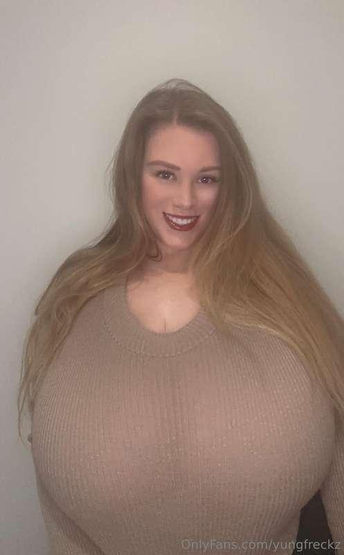 Look how see through I can make this sweater lol hope you gu..