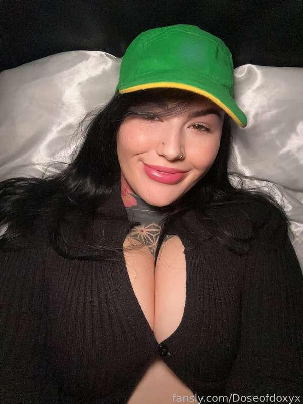 Swipe for tits 😈💚