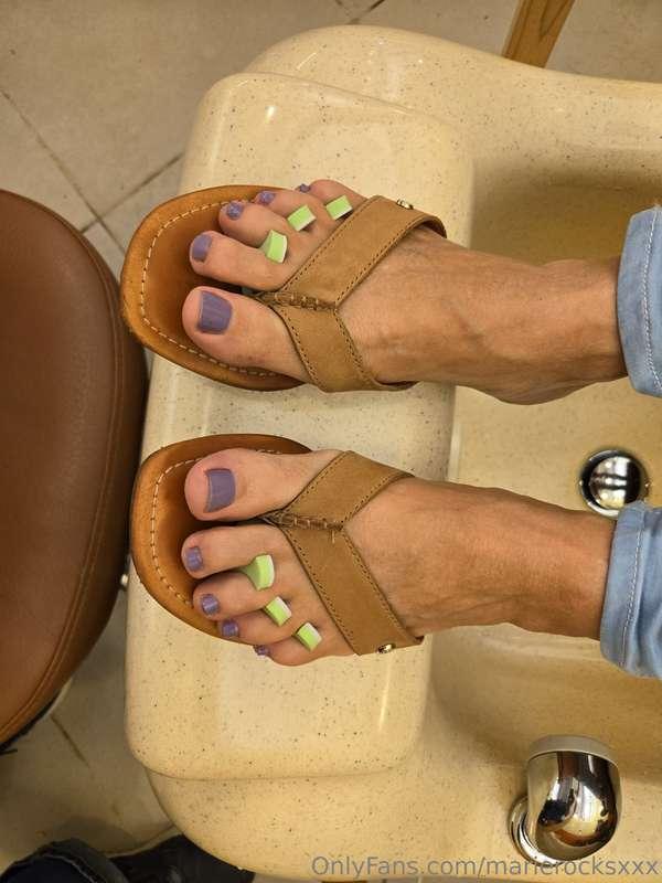 FEET FEED