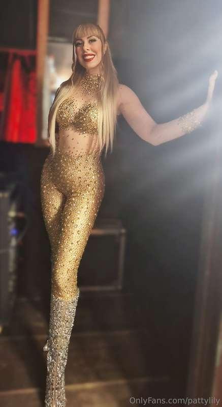 Do you like my golden jumpsuit? ❤️