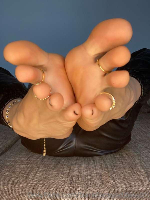 A little close up with my soles and toes 😜😏