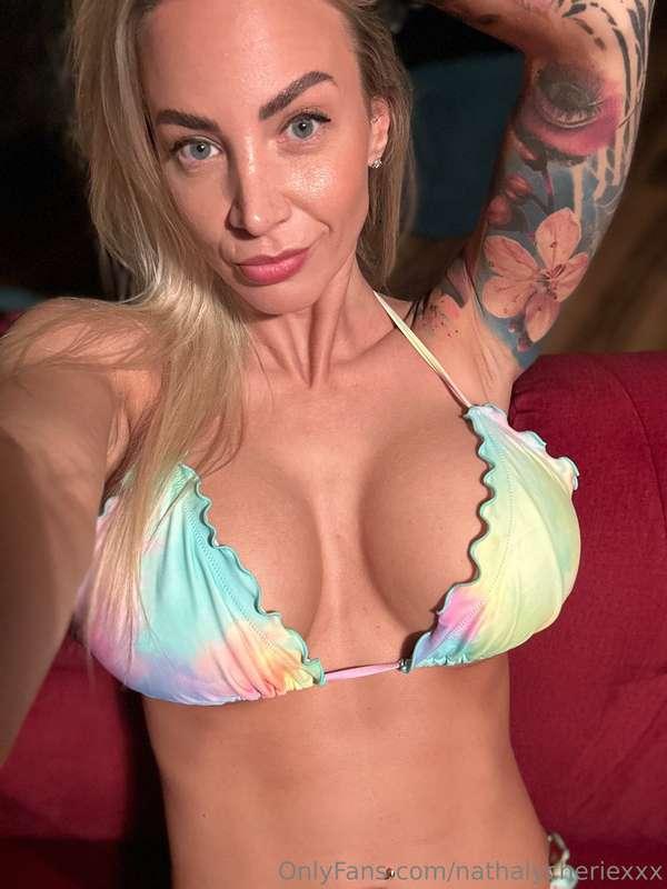 There's a place on that couch.. would you join me? 😋