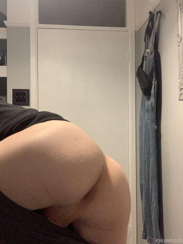 I need a top 👉🏻👈🏻 any volunteers? *swipe left*

**send a tip..