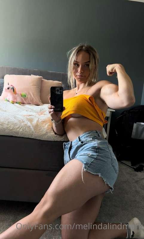 Flexed or relaxed? Swipe to see ❤️
