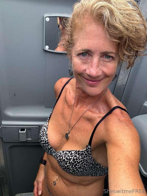 sheswitmefree image #0
