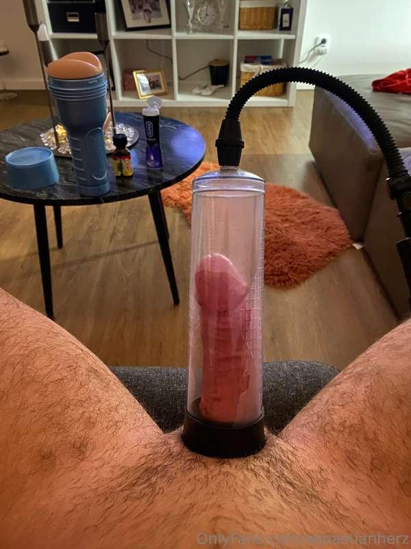 Anyone wanna try this toy with me ? 😈🍌