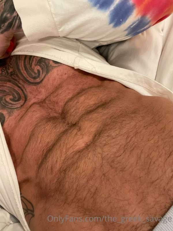 Do you prefer it clean shaven or a man with some hair? 😏