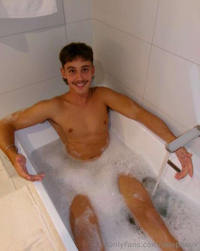 I love bath time give me a good scrub and I’m happy 😃 