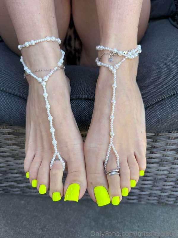 Kiss my toes 💋