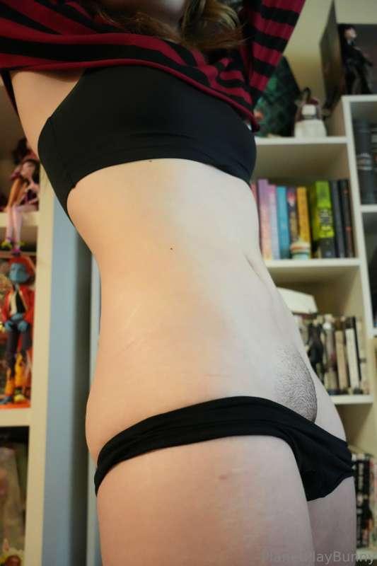 I wish my body could be kissed on and worshipped 

Tomorrow ..