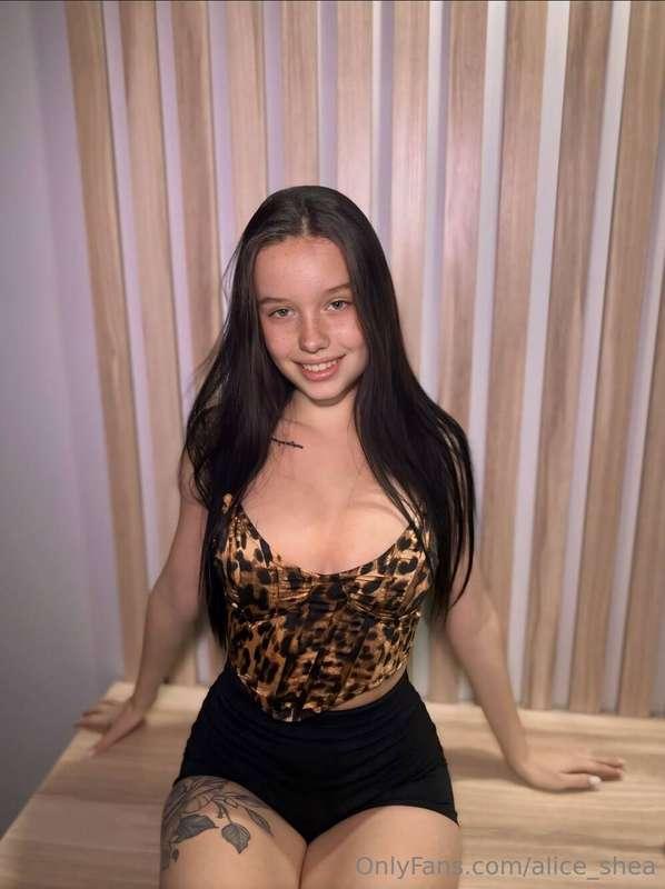 ❤️ Punish me daddy @hot_vanesssa ❤️

     @hot_vanesssa @hot..