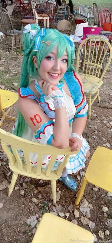 Sending out the Miku dm right now! Along with a good number ..