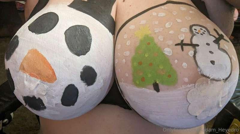 Merry Christmas 🎄🎁 check out my snow globes 😜♥️