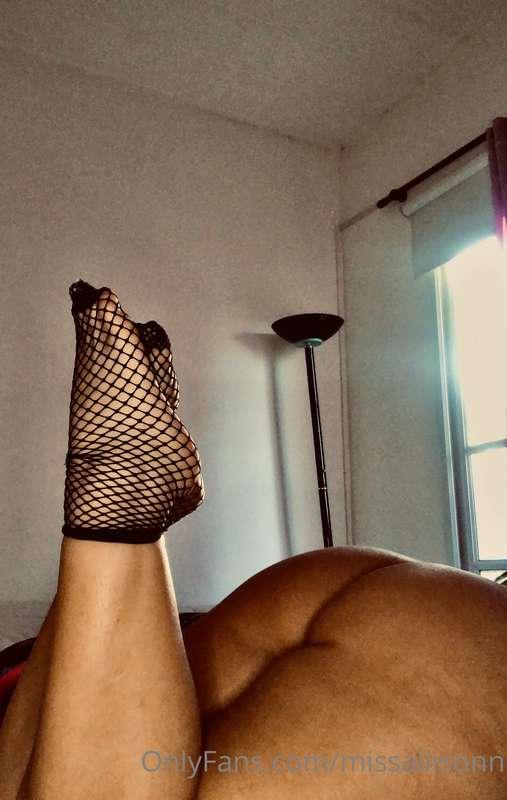 My favorite style of stockings are the fishnet ones! 🖤 I hav..