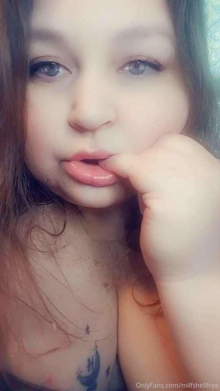 Go follow this Cutie https://onlyfans.com/bbw_cupcakes