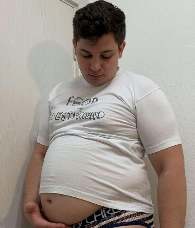 Struggling with tight clothes, huge and soft overhang [VIDEO] 