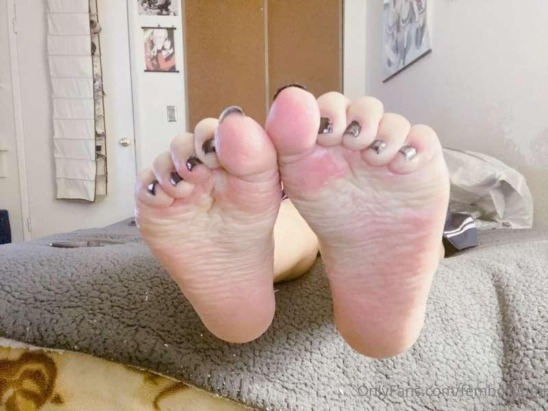 Cum on my soles 👣