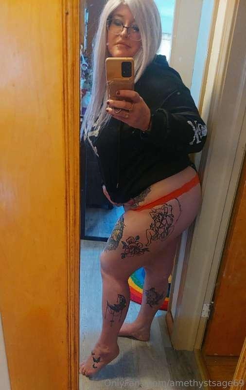 I dont mind hoodie weather 🖤😈