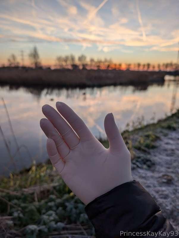 This could be one of the more aesthetic gloved morning walks..