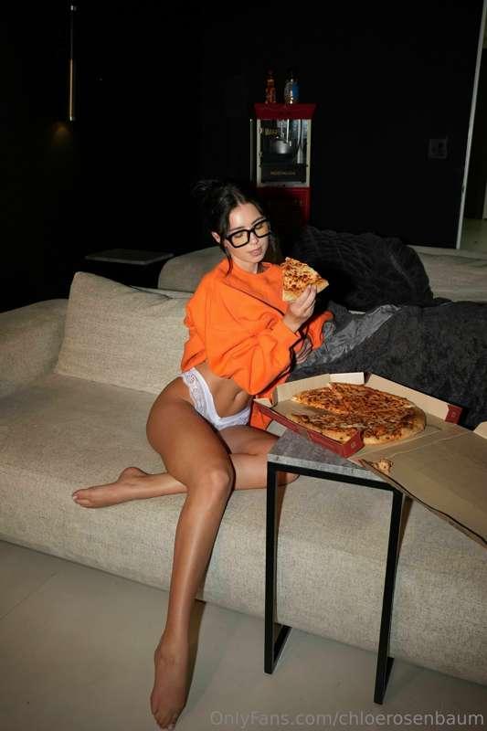 its pizza night, grab a blankie and join me 🍕