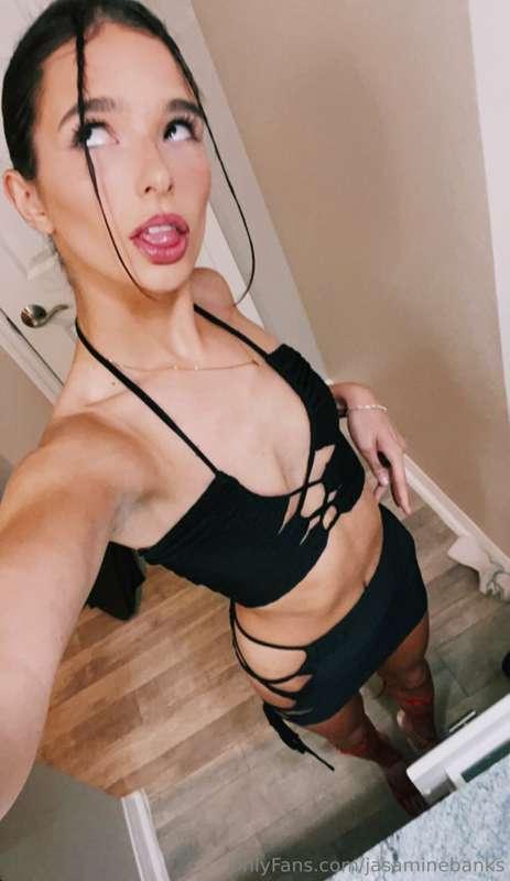 Do you like petite BBC snow bunnies?👀 @lizzyaoky 
Onlyfans.c..