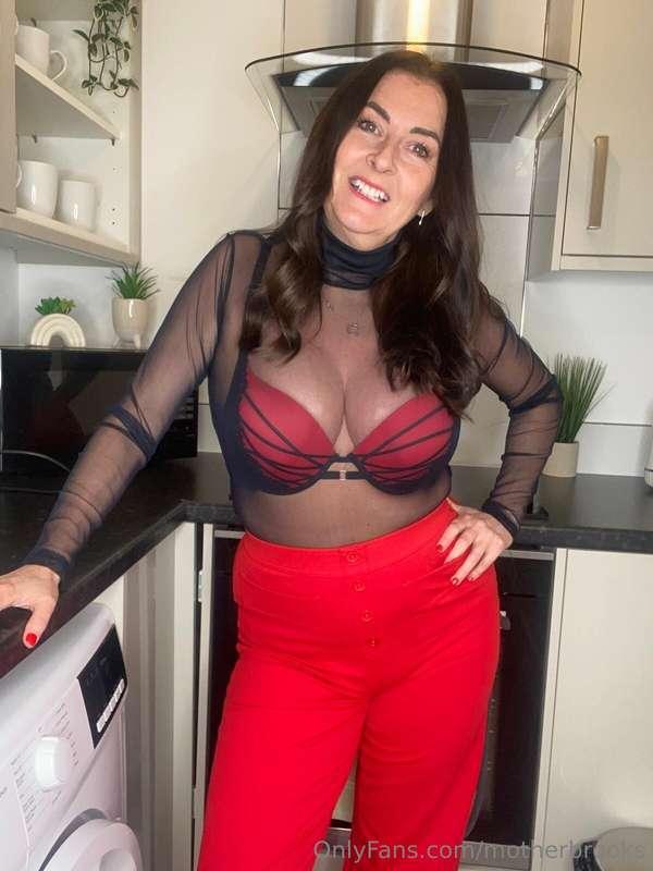 MILF MONDAY - SEXY STEP MUM ❤️