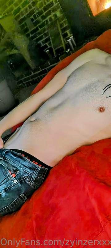 Can someone come join me on the beanbag? 🥺