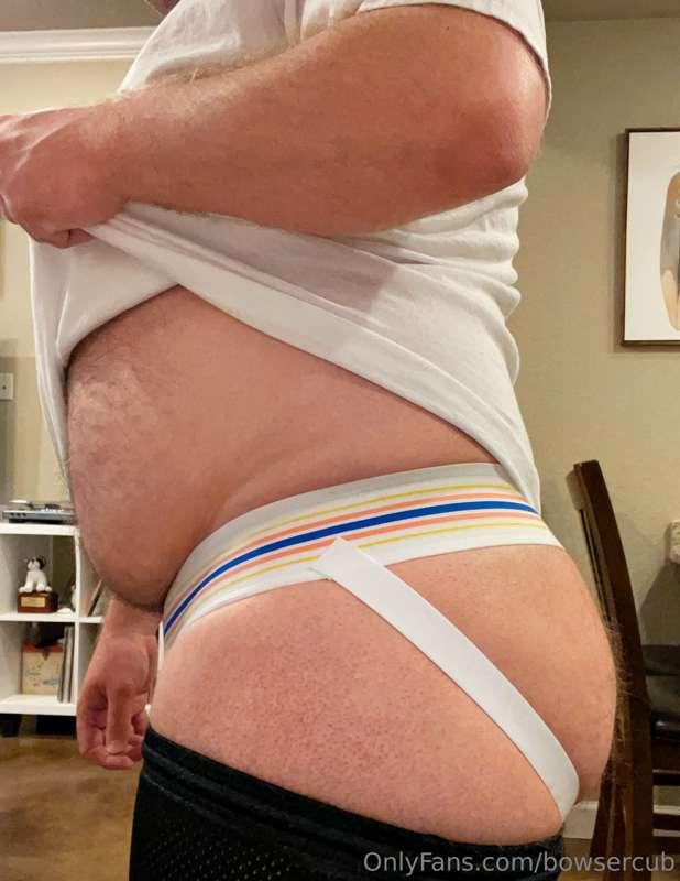 Been wearing this jock all day.. It smells great, boys! 😈