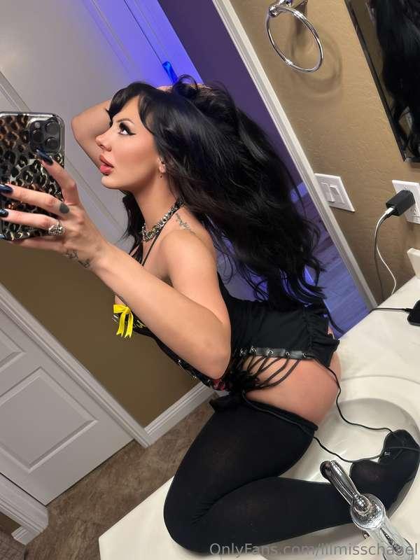 Midnight mischief loading... who’s ready to play? 🌙😈