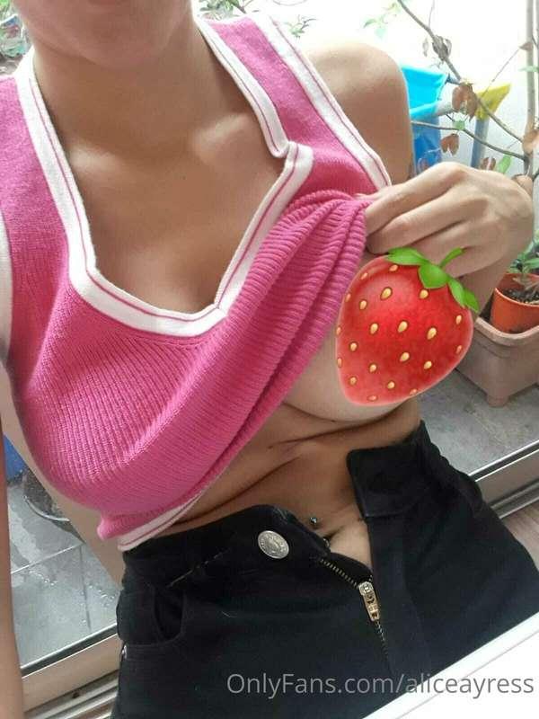 Do you like strawberries? Come and get yours :) 🍓🍓🍓🍓