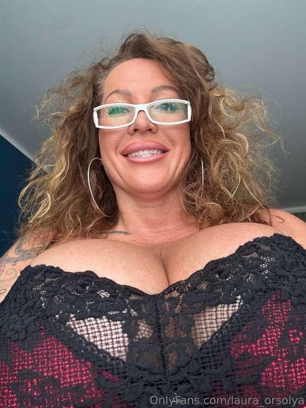 Do you like it when i wear my glasses?