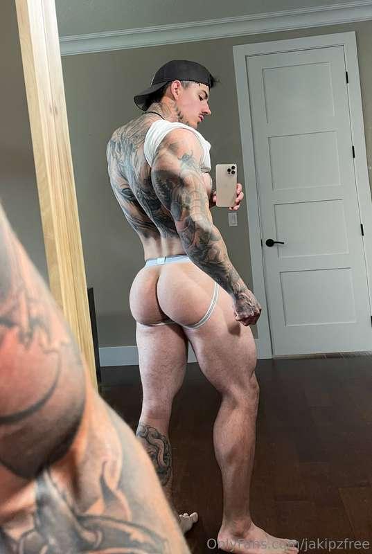 How do I look from the back 😏..?Treat yourself 😉🔞👉 @Jakipz O..