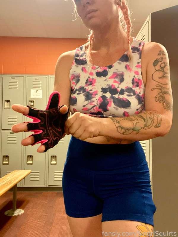 Felt great getting to the gym this morning. Even better peeing after. I went to wipe and was like... why? 🤭  Went to grab the phone and remembered that I hadn't shown you my boobs today, so I did that too 😜


#Amateur #American #Pee #Piss #Public #Milf #Cougar #Pussy #Ass #Boobs #Nipples #Tattoos