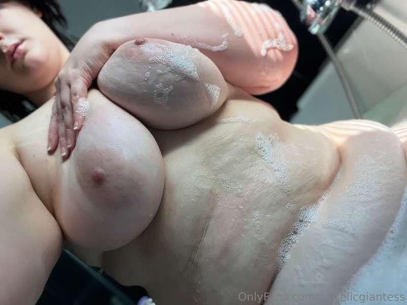 angelicgiantess image #1