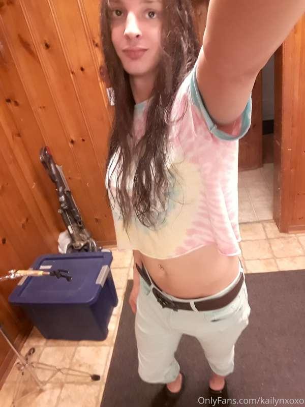 Just got out the shower. NO makeup dont judge lmao😂😂