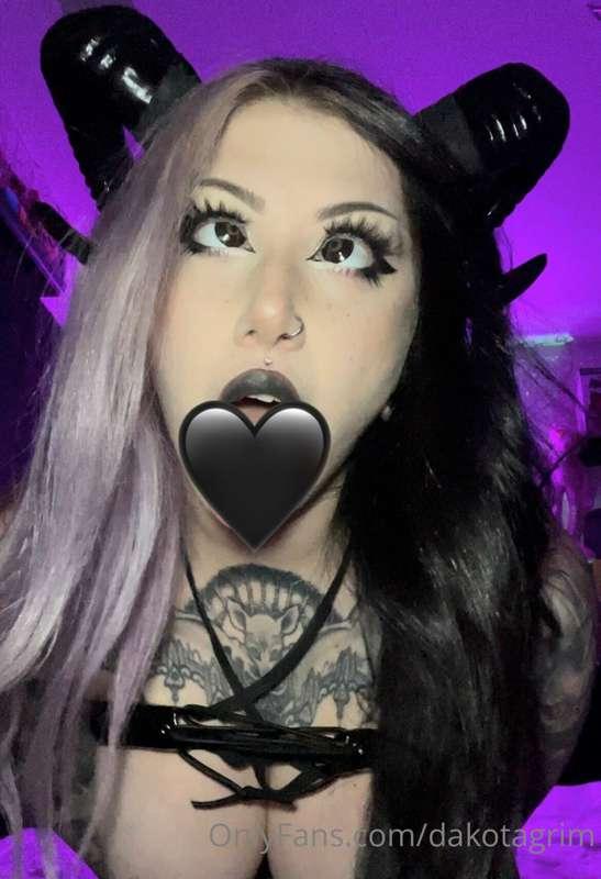 Feeling devilish 😈 
Tip anything over $5 to unlock one of my..