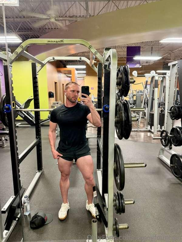 Swipe to see me covered in marks from my sheets… I sleep lik..