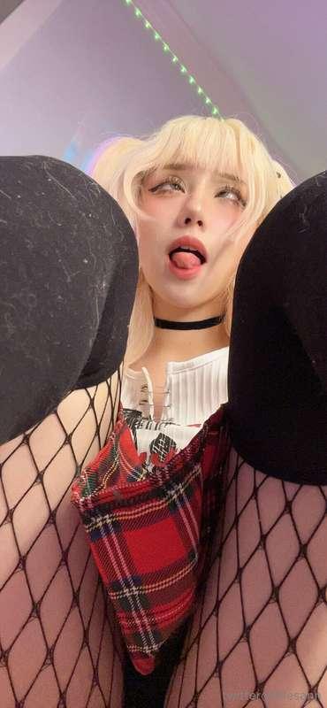 dm me if you're trying to see what this tongue can do 😉😘💕