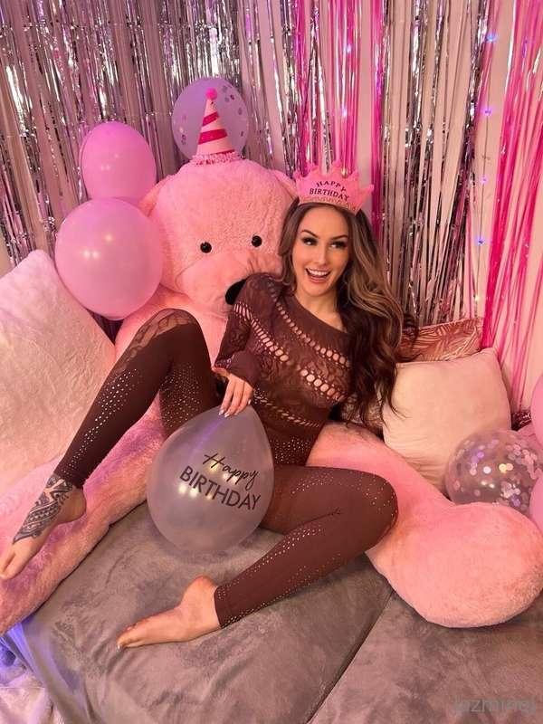 I wanna spoil the fuckkkk out of you!