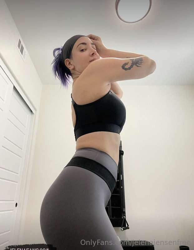 Workout done! 🖤 @jelenajensen