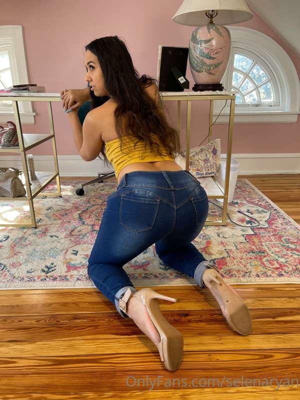 Do you prefer jeans or leggings?