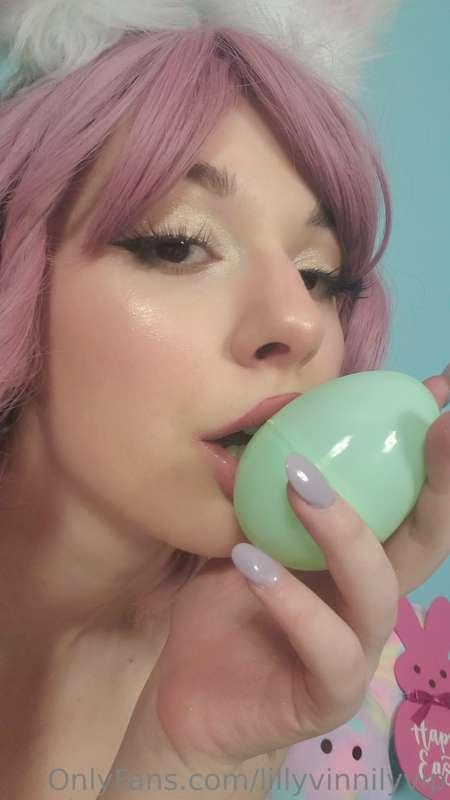 Do you have something else that is egg shaped that I can kis..