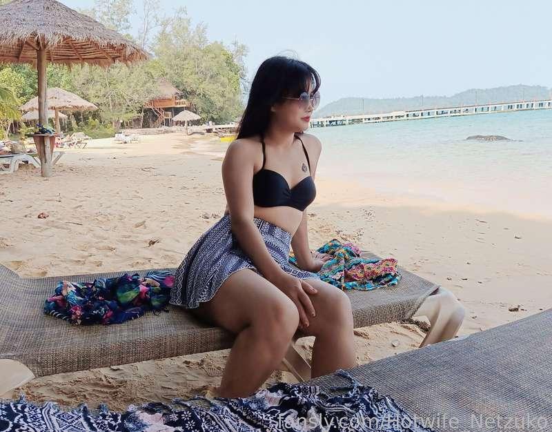 [part 1] I walk around on the beach😊😊 and look like a white tourist from UK notice my tattoo🤪🤪🤪he come forward to talk to me and after some introductions we agree to let him bring us to his room... 🫣🫣🫣well it is his lucky day... my hubby also prepare a lingerie for me ...🤗🤗

#cute #asian #milf #petite #hotwife #swinger #cuckold #tourist #lingerie #sexy #fyp #tourist #tattoo #QoS