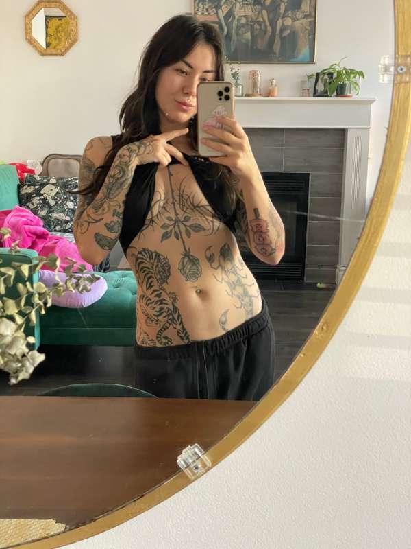 Tits out for tippers 🤭