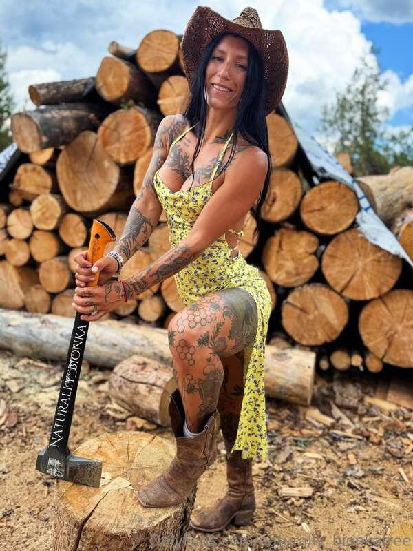 Happy August 1st!! 💋💋