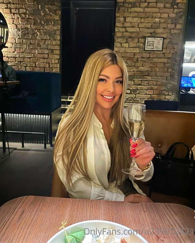 If we go on an online date, will I have to pay for myself?😝