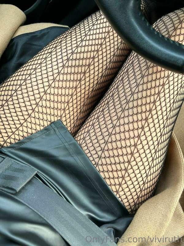 On my way home andd bored at the red light! :P
