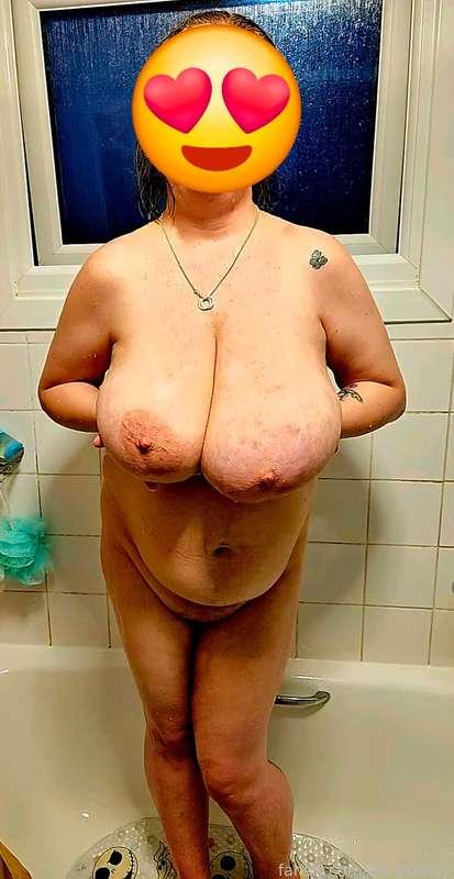 Shower time 😘

#fyp #hugetits #bbw #bigtits #milf #hotmom #mombod #hugeareolas #naturalboobs #shower #curvygirl 