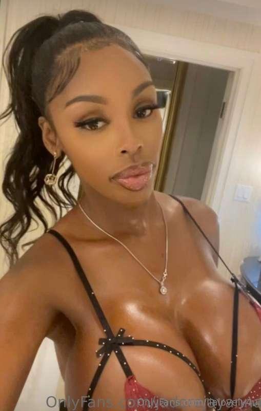 Hey loves 💋 I just got home for the weekend an I need a full..